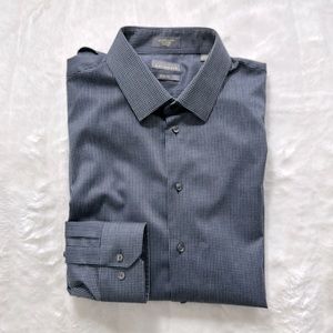 Men’s dress shirt in trim fit
